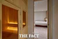  사우나·비밀통로 나온 尹 집무실…與 