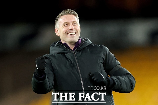 울버햄튼의 롭 에드워즈 감독이 지난해 11월 울버햄튼 지휘봉을 잡은 후 첫 승리를 거둔 뒤 기뻐하고 있다./울버햄튼=AP.뉴시스