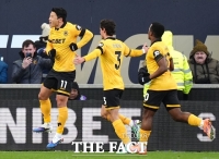  '1골 1도움' 황희찬, 20경기 만의 '감격 첫승' 견인...새 감독 '눈도장'