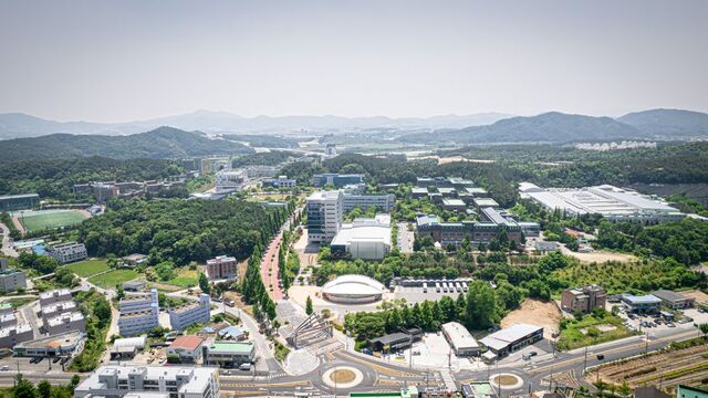 한국기술교육대학교는 교육부가 발표한 ‘2024년도 고등교육기관 졸업자 통계조사’에서 82.8%의 취업률로 전국 4년제 대학 1위를 차지했다고 5일 밝혔다. / 한기대
