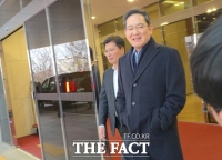  이재용 삼성전자 회장, 中 경제사절단 일정 마치고 귀국