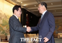  상하이 당서기 만난 李 