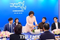  김혜경 여사, 재일 한국계 예술인 간담회…직접 만든 한과 나눠