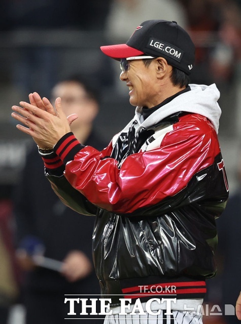 염경엽 LG 트윈스 감독이 이례적으로 한국시리즈 2연패를 자신하고 나섰다. 그만큼 LG의 전력이 탄탄하다고 믿고 있다. /뉴시스