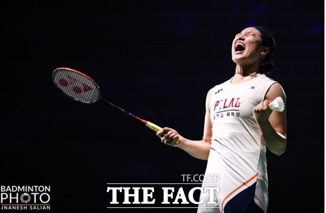 안세영이 18일 인도 뉴델리 인디라 간디 스포츠 콤플렉스에서 열린 2026 세계배드민턴연맹(BWF) 월드 투어 인도오픈(슈퍼 750) 결승에서 왕즈이를 게임 스코어 2-0(21-13 21-11)으로 제압한 후 포효하고 있다./대한배드민턴협회.뉴시스