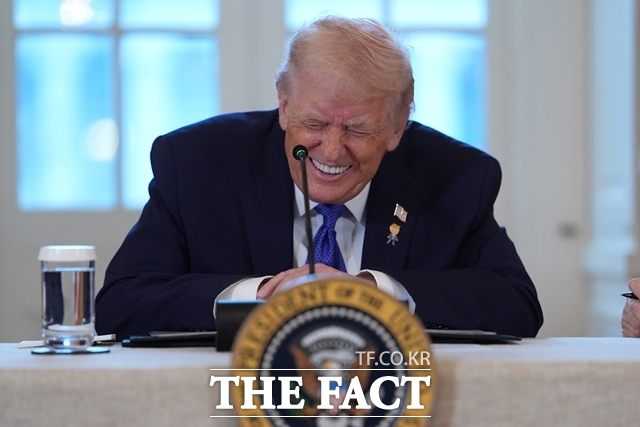 도널드 트럼프 미국 대통령이 자동차 등 한국산 제품 상호관세를 25%로 인상한다고 밝혔다. /AP·뉴시스