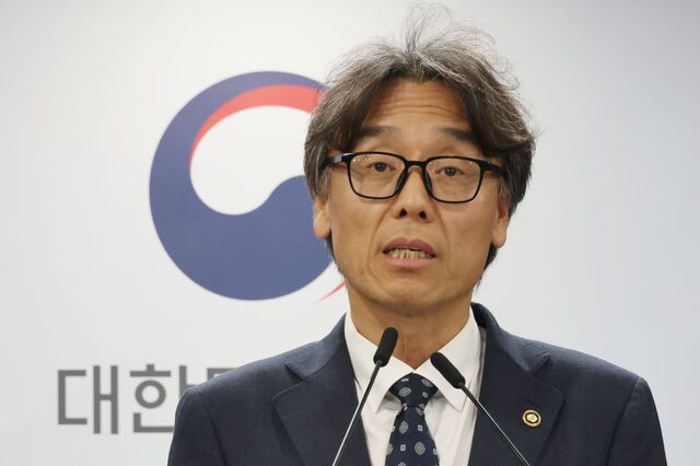 기후에너지환경부는 서울 중구 더플라자호텔에서 물 관련 산업계·학계·공공기관 관계자들이 참석한 가운데 ‘물 산업 전망 2026’ 행사를 22일 개최했다. 사진은 지난해 10월 31일 서울 종로구 정부서울청사에서 정책 브리핑하고 있는 금한승 기후부 1차관. / 뉴시스
