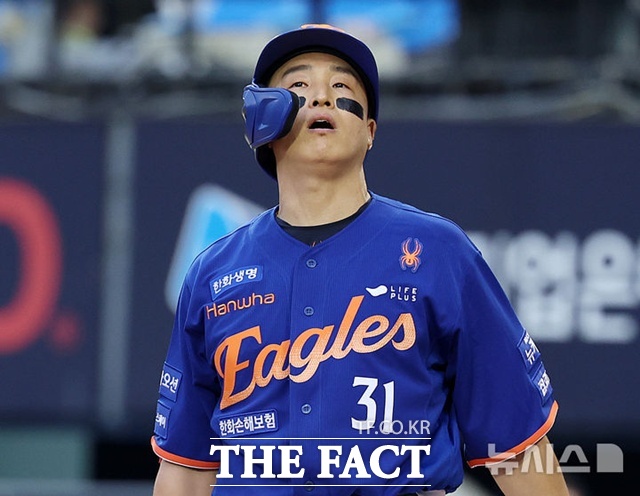 손아섭의 처지가 딱하게 됐다. 호기있게 FA를 신청했지만 자칫 미아가 될 수도 있다. /뉴시스