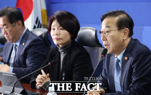 김윤덕 국토교통부 장관이 29일 오전 서울 여의도 국회 의원회관에서 열린 도심 주택공급 확대 및 신속화 방안 관련 당정협의에서 발언을 하고 있다./뉴시스