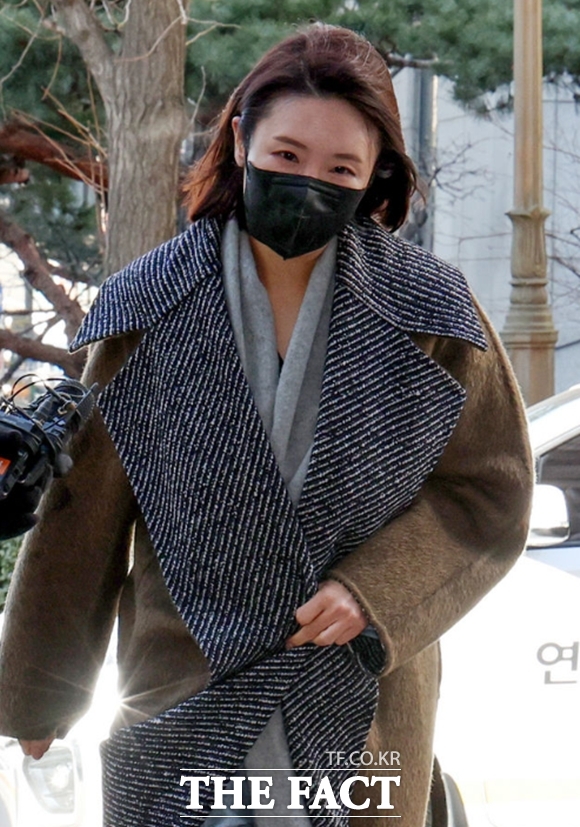 서울경찰청 공공범죄수사대는 이날 오전 9시30분부터 오후 2시30분까지 정치자금법 위반 등 혐의를 받는 이 의원을 불러 조사했다. /뉴시스