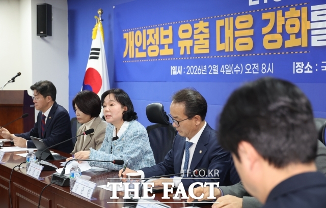 송경희 개인정보보호위원회 위원장이 4일 오전 서울 여의도 국회 의원회관에서 열린 개인정보 유출 대응 강화를 위한 당정협의에서 발언을 하고 있다. /뉴시스