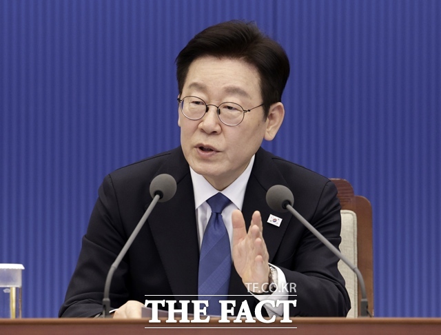 이재명 대통령이 5일 청와대에서 주재한 제22차 수석보좌관회의에서 발언하고 있다. /뉴시스