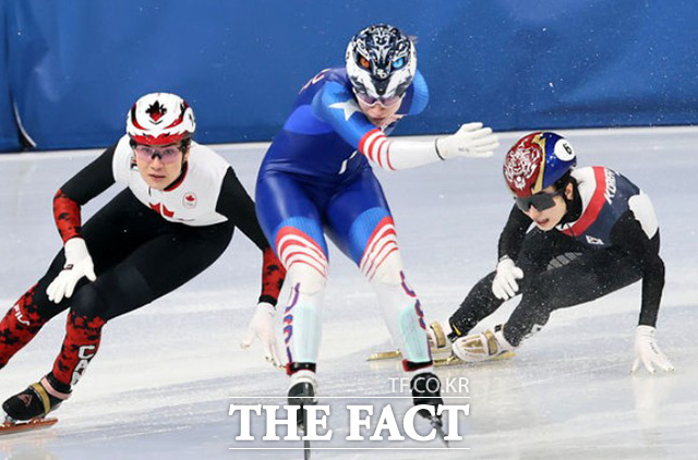 미끄러지는 미국 커린 스토더드