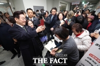  李 대통령, 명절 앞두고 충북서 민생행보…전통시장·그냥드림 현장 찾아