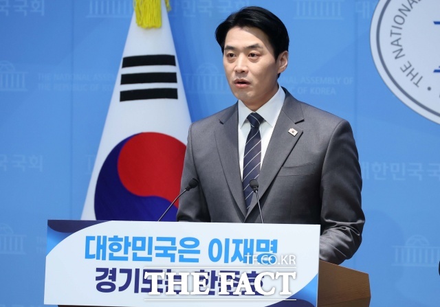 한준호 더불어민주당 의원이 12일 여의도 국회 소통관에서 기자회견을 열고 이재명 정부의 실용주의를 경기도에서 완성하겠다며 경기도지사 출마를 공식 선언했다. /뉴시스