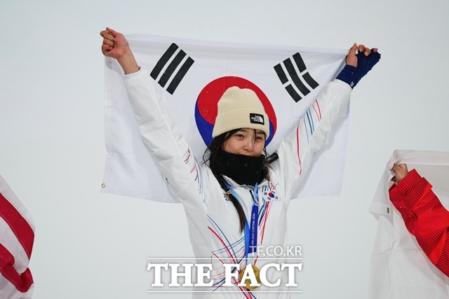 최가온 선수가 한국 설상종목 사상 첫 올림픽 금메달을 획득했다. /리비뇨=AP.뉴시스