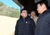  김성환 기후부 장관, 상수원 규제지역 ‘햇빛소득마을’ 점검