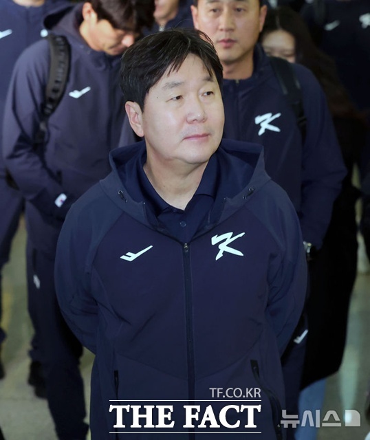 류지현 WBC 대표팀 감독의 고민이 깊어지고 있다. 주전들이 줄줄이 부상으로 낙마하면서 투수진 운용이 어려워졌다. 상대 팀 별 맞춤 전략이 요구된다. /뉴시스