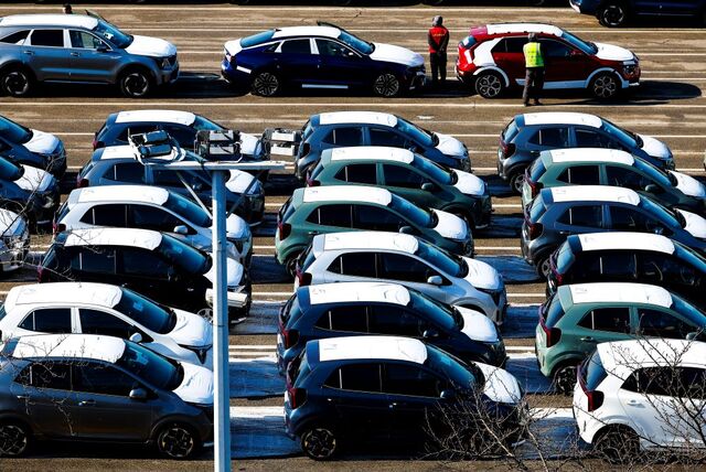 19일 산업통상부의 ‘2026년 1월 자동차산업 동향’에 따르면 친환경차 수출 확대에 힘입어 지난달 자동차 수출액은 60억7000만달러를 기록했다. 사진은 지난달 27일 경기 평택시 평택항. / 뉴시스