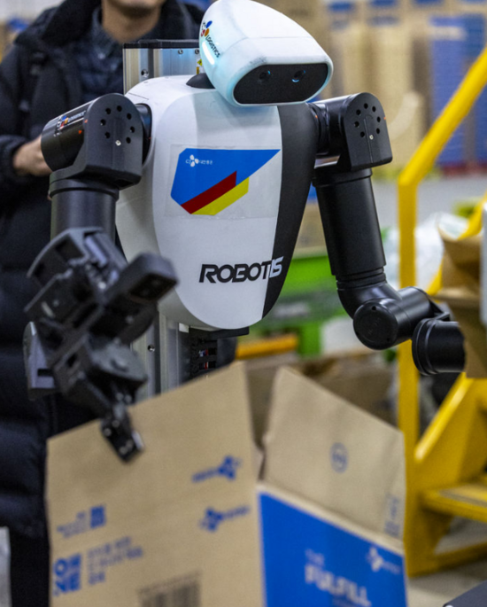 국가기술표준원은 오는 26일 올해 ‘국가표준기술력향상사업’의 신규 과제 82개를 공고한다. 사진은 CJ대한통운 AI 휴머노이드 로봇. / 뉴시스