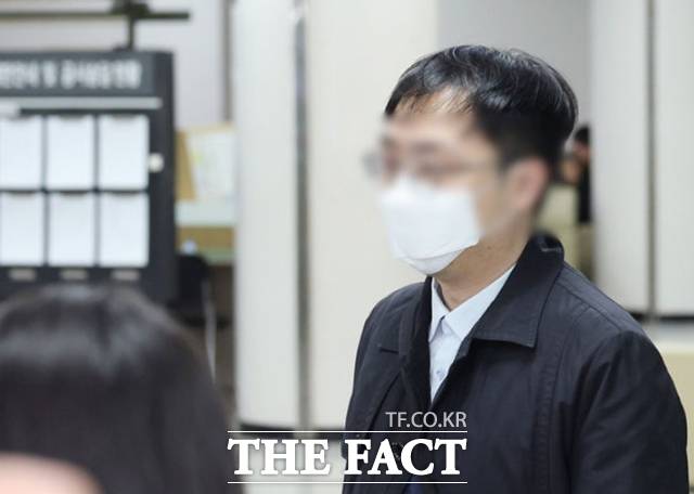 북한에 무인기를 보낸 혐의로 구속된 대학원생 오 모 씨가 낸 구속적부심이 기각됐다. 오 씨가 지난달 26일 서울 서초구 서울중앙지법에서 열린 구속영장실질심사에 출석하고 있다. /뉴시스