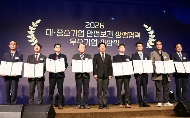 한국전력은 고용노동부와 한국산업안전보건공단이 주관하는 2025년 ‘대·중소기업 안전보건 상생협력사업’ 평가에서 우수기업으로 27일 선정됐다. / 한전
