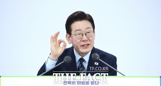 이재명 대통령이 27일 전북대 국제컨벤션센터에서 열린 '전북의 마음을 듣다' 타운홀미팅에서 발언하고 있다. /뉴시스