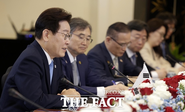 싱가포르 국빈 방문 중인 이재명 대통령은 2일(현지시간) 로렌스 웡 총리와 정상회담을 갖고 