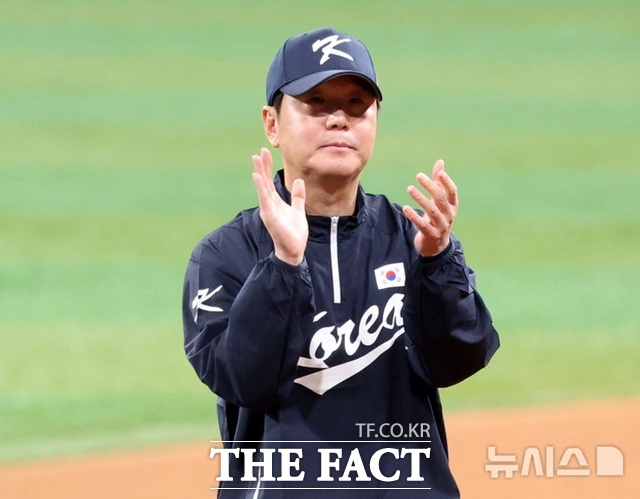 류지현 WBC 대표팀 감독의 머리가 복잡해졌다. 최대 승부처인 대만전 선발 투수를 놓고 고민에 빠졌다. /뉴시스