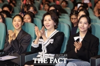  필리핀 K팝댄스 경연장 찾은 김혜경 여사 