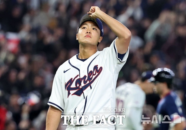 5일 체코전 대승에도 불구하고 정우주의 부진은 큰 아쉬움으로 남는다. 정우주가 체코 바브라에게 3점 홈런을 맞은 뒤 망연자실한 표정을 짓고 있다. /뉴시스