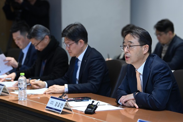 산업통상부는 서울 삼성동 무역센터에서 강감찬 무역투자실장 주재로 중동지역 수출 중소기업 지원 간담회를 열고 대응 방안을 5일 점검했다. / 산업부