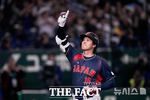 오타니 쇼헤이가 6일 WBC 대만전에서 2회초 만루홈런을 날린 뒤 세리모니를 하고 있다. /도쿄=AP.뉴시스
