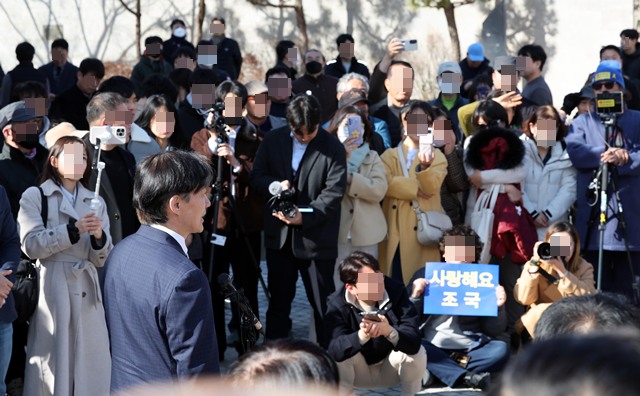 조국 조국혁신당 대표는 부산 태생으로, 지난 2024년 2월 13일 부산 중구 민주공원에서 창당 기자회견을 열기도 했다. /뉴시스
