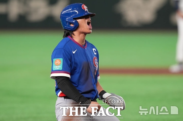 8일 도쿄에서 열린 한국-대만의 WBC C조 경기에서 연장 10회초 대만 천제셴이 결승 득점을 올리고 있다. /도쿄=AP.뉴시스