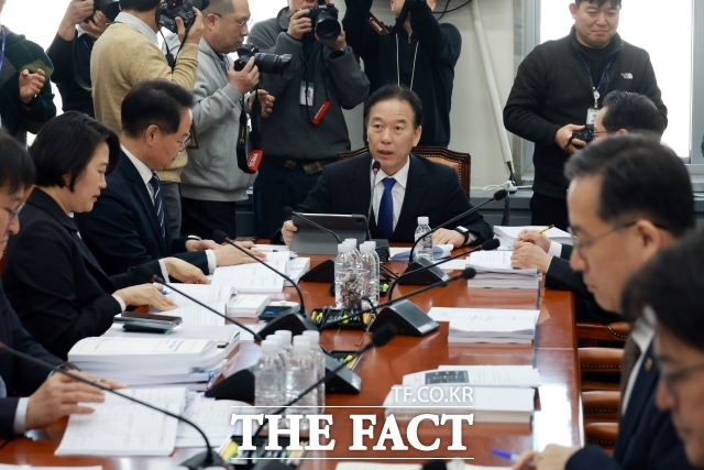 한미 전략적 투자 관리 특별법안(대미투자특별법)이 9일 대미투자특별법 처리를 위한 특별위원회 법안심사소위원회를 만장일치로 통과했다. 사진은 지난 5일 서울 여의도 국회에서 열린 대미투자특별법처리를위한특별위원회 법안심사소위원회에서 정태호 위원장이 회의를 주재하고 있는 모습./뉴시스