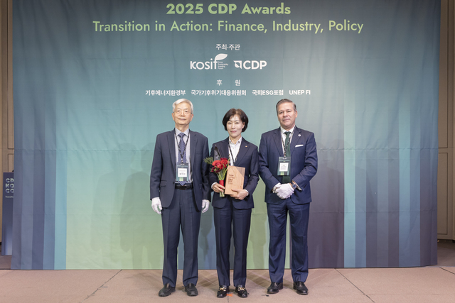 한국수자원공사는 서울 앰배서더 서울 풀만 호텔에서 열린 ‘2026 CDP 코리아 콘퍼런스’에서 물안보 분야 특별상(신설)을 10일 수상했다. / 수공