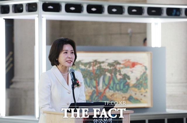 영부인 김혜경 여사가 13일 서울 중구 문화역서울284에서 열린 정부조달 문화상품 특별전 한국본색 개막식에서 축사를 하고 있다. /뉴시스