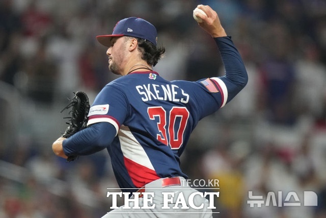 미국의 선발 투수 폴 스킨스가 16일(한국시간) WBC 도미니카공화국과의 준결승에서 역투하고 있다. /마이애미=AP.뉴시스