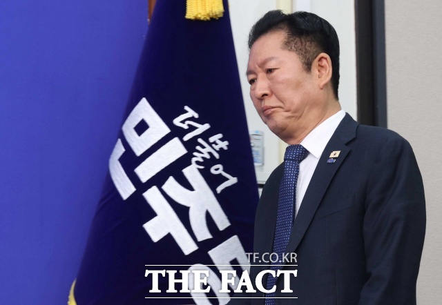 정청래 더불어민주당 대표가 16일 국회에서 열린 당 최고위원회의에서 