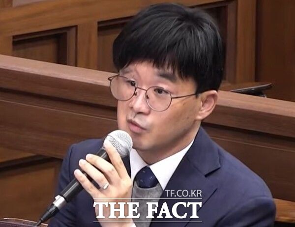법정에서 소동을 일으킨 김용현 전 국방부 장관 변호인 권우현 변호사가 오는 20일 구속기로에 선다. /서울중앙지법. 뉴시스