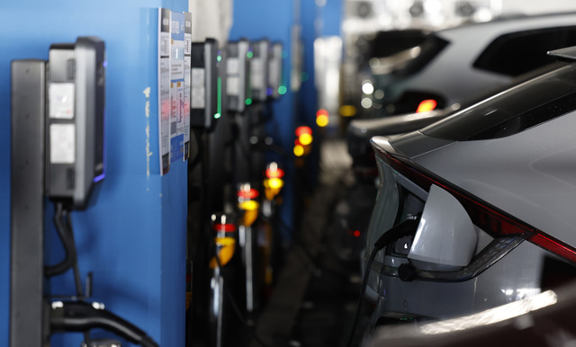 기후에너지환경부는 서울 종로구 센터포인트광화문빌딩에서 수송용 수소 수급 상황 점검회의를 열고 공급 현황을 18일 확인했다. / 기후부