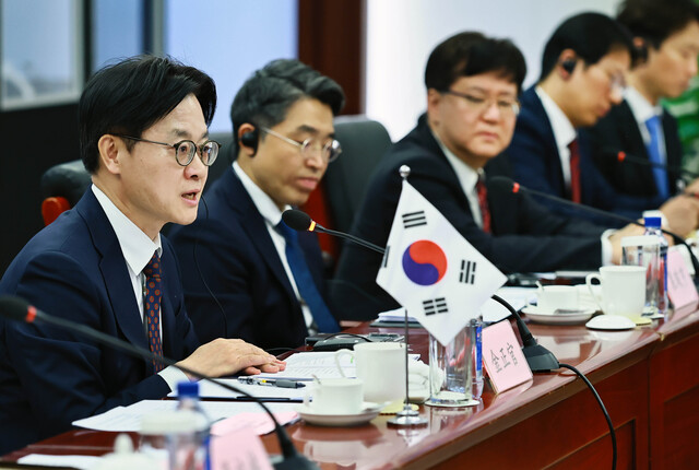 김정관 산업통상부 장관은 중국 베이징에서 한중 상무·산업장관회의를 열고 공급망 안정과 산업 협력 방안을 18일 논의했다. / 산업부