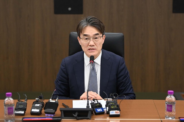 산업통상부는 19일 첨단산업 간담회를 열고 업종별 투자 상황과 대응 과제를 논의했다. 사진은 지난 1월 15일 서울 중구 대한상공회의소에서 미국 반도체 품목관세 긴급 대책회의를 주재하고 있는 김성열 산업부 산업성장실장.