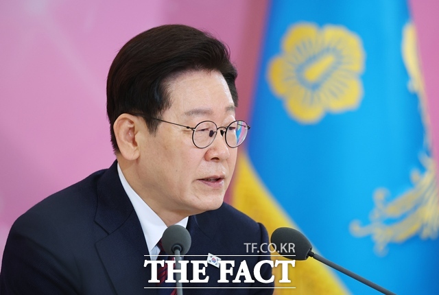 이재명 대통령이 19일 청와대에서 주재한 경제사회노동위원회 출범 계기 노동정책 토론회에서 발언하고 있다. /뉴시스