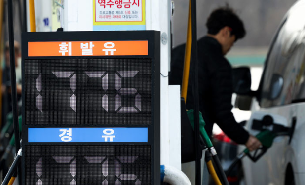 사진은 지난 22일 서울의 만남의광장 주유소. / 뉴시스
