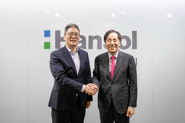 장영진 한국무역보험공사 사장은 26일 서울 중구 한솔제지를 방문해 중동 사태에 따른 수출 애로사항을 점검했다. / 무보