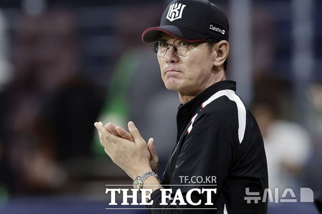 이강철 kt 위즈 감독이 새롭게 짜여진 라인업으로 2026시즌을 시작했다. /뉴시스