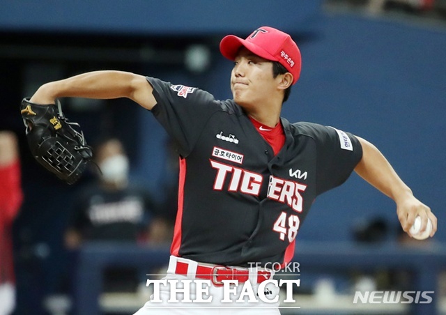 지난 2년 동안 팔꿈치 부상으로 공백기를 가졌던 KIA 타이거즈 이의리가 29일 SSG 랜더스전에 선발 등판했지만 2이닝 4실점으로 무너졌다. /뉴시스