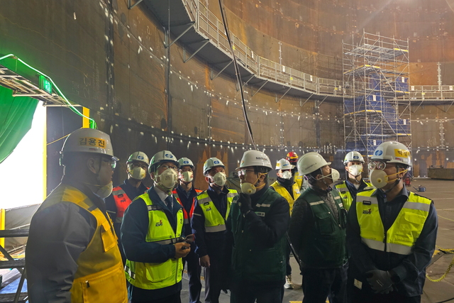 서성재 한국남부발전 기술안전부사장이 지난 27일 삼척빛드림본부를 방문해 발전설비 운영 현황을 점검하고 협력사 공조 체계를 강화했다. / 남부발전